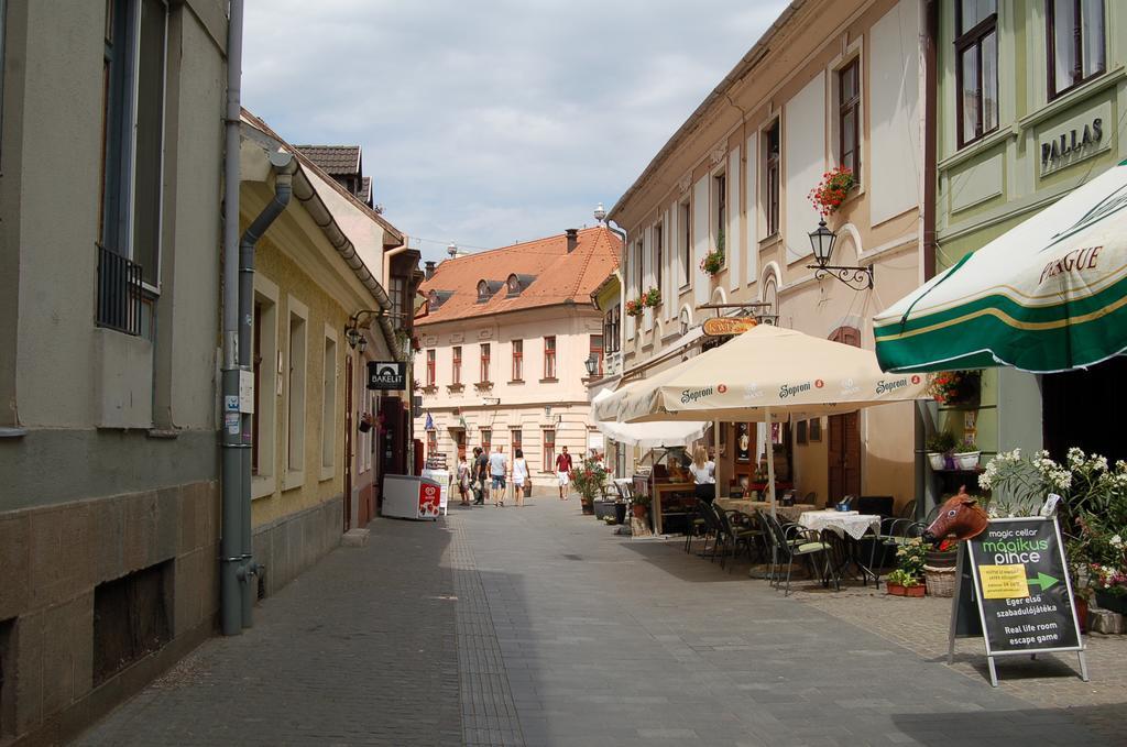 Apartman Rosé Eger Exterior foto